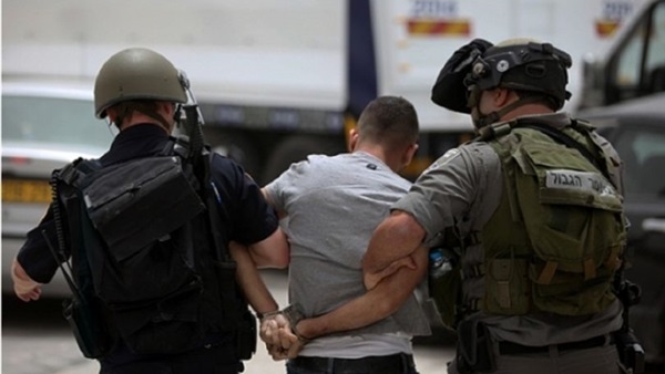 الاحتلال يعلن اعتقال 10 فلسطينيين بالضفة الغربية