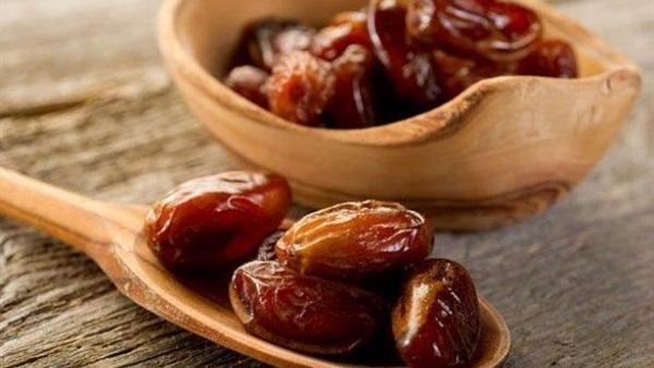 تعرفوا على الفوائد الصحية لتناول التمر يوميا