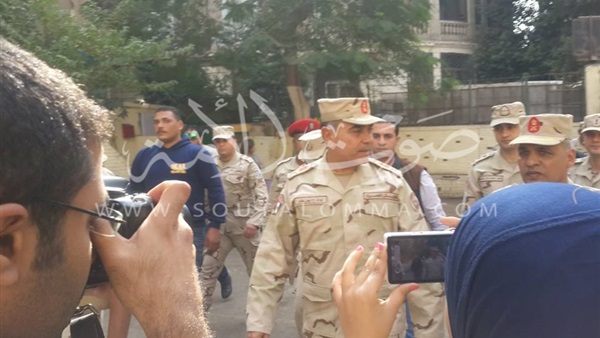 بالفيديو والصور.. قائد المنطقة المركزية يتفقد لجان الزمالك 
