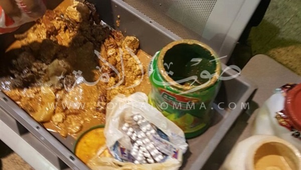 ضبط ١٢٧ قرص مخدر في «برطمان مش» بمطار القاهرة 
