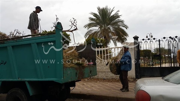 «رئيس حي شرق» تتفقد عمليات تجميل الشوارع 