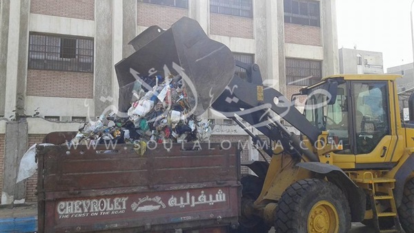 «رئيس حي الزهور» يتفقد الإدارات الميدانية 