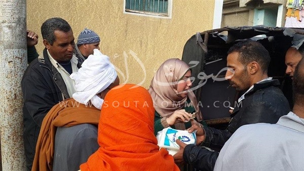 توزيع 375 كيلو سكر مدعم على المواطنين بكفر الشيخ (صور)