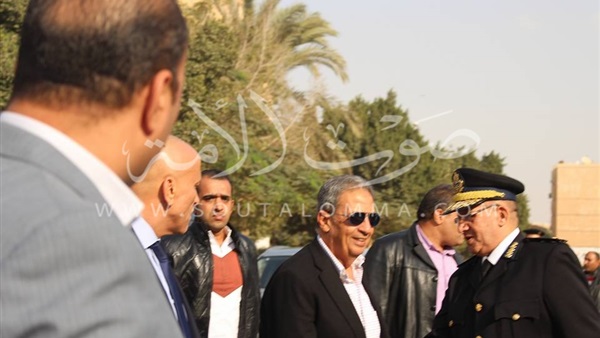 عمرو موسى يصوّت بمدرسة القطامية في حراسة الشرطة العسكرية