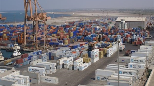 ميناء دمياط يستقبل 4 سفن حاويات و7 للبضائع العامة