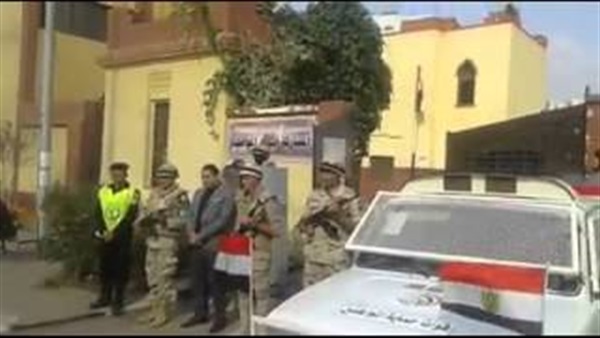 بالفيديو.. الجيش يذيع أغاني وطنية أمام لجان مصر الجديدة