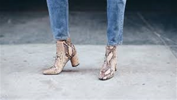 نقوش جلد الثعبان تزين الأنكل بوت