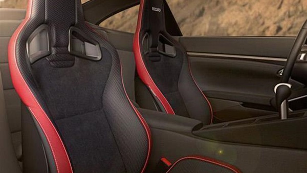 ريكارو تكشف عن مقعد رياضي جديد