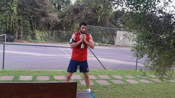 شريف إكرامي يشارك في تدريبات المنتخب الجماعية