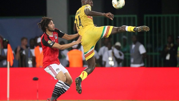 ناقد رياضي يكشف سبب ضعف أداء المنتخب المصري