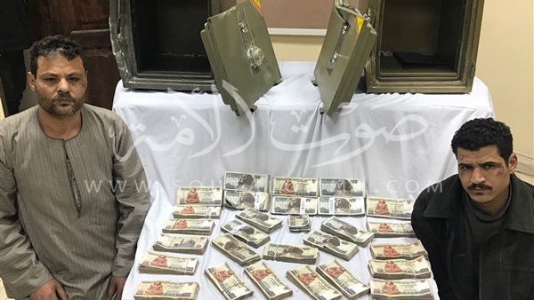 ضبط عاطلين لاستلائهم على 430 ألف جنيه من خزينة مصنع في المرج