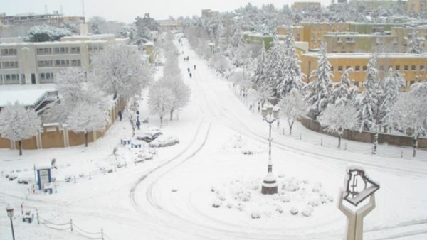 عاصفة ثلجية قوية تضرب الجزائر