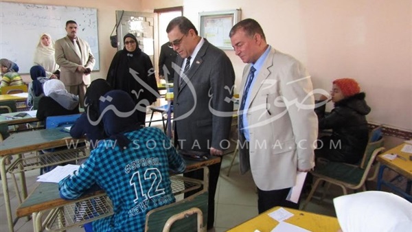 «وكيل تعليم الفيوم» يتابع امتحانات الشهادة الإعدادية