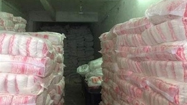 ضبط 75 طن سكر مدعم و4 طن دقيق بلدي و80 كيلو لحوم بأسيوط