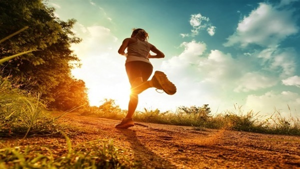 دراسة: «الجري» يقلل التهابات الركبة
