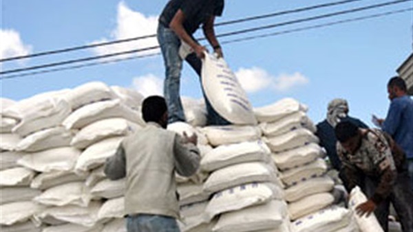 ضبط صاحب مستودع لاستيلائه على 3.370 طن دقيق مدعم في سوهاج