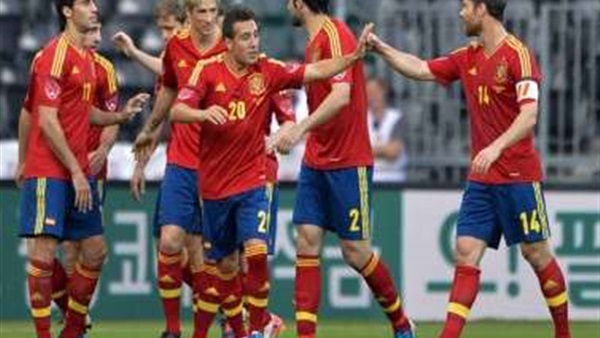تغريم لاعب إسباني لكشفه عن قميص مكتوب عليها إعلان