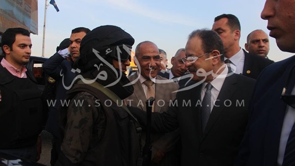 وزير الداخلية يتفقد مطار أسوان (صور)