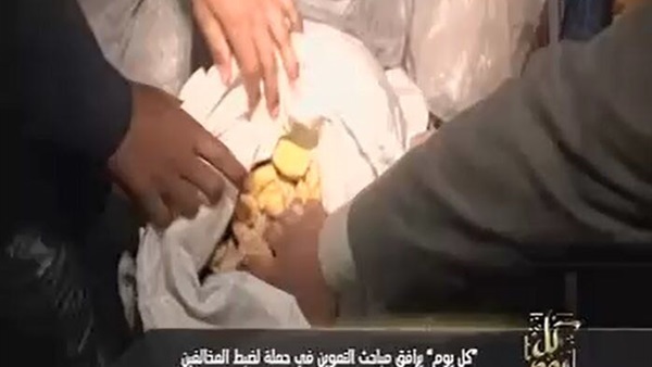 كاميرا «كل يوم» ترافق مباحث التموين في حملة لضبط لحوم فاسدة
