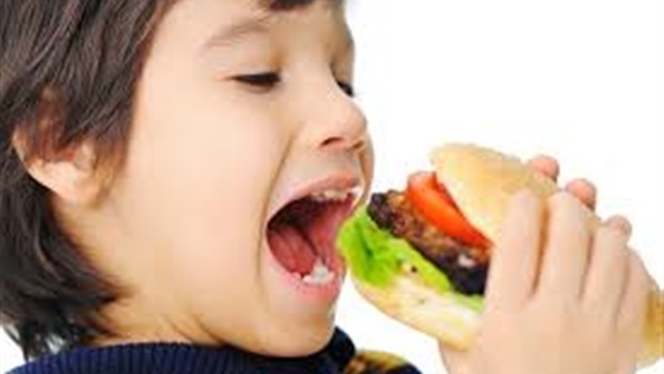 الأكل ببطء يسهل عملية الهضم