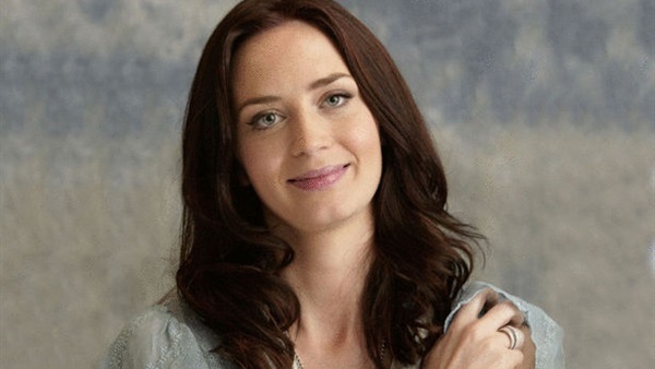 ممثلة إنجليزية تعتذر بعد إعلانها ندمها لحصولها على الجنسية الأمريكية