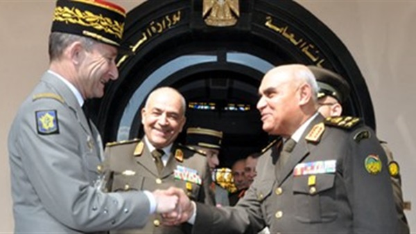وزير الدفاع ورئيس الأركان يلتقيان رئيس الأركان الفرنسي