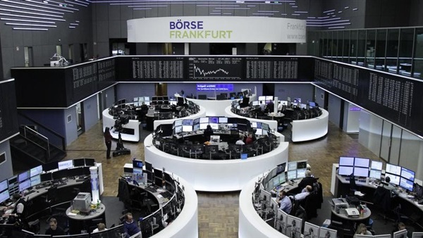 أسهم أوروبا تنخفض مع تراجع القطاع المصرفي بقيادة «يو بي إس»