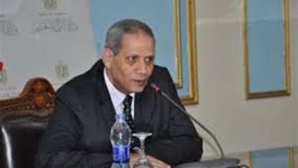 «الشربيني»: أفحص ملف المكافآت المالية للعاملين بديوان الوزارة