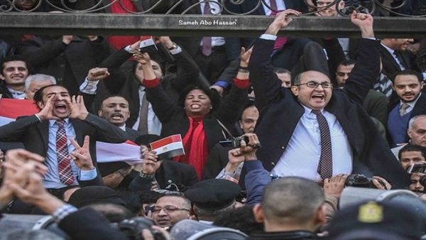 النطق بالحكم على 12 محاميا تظاهروا لرفض اتفاقية «تيران وصنافير».. السبت