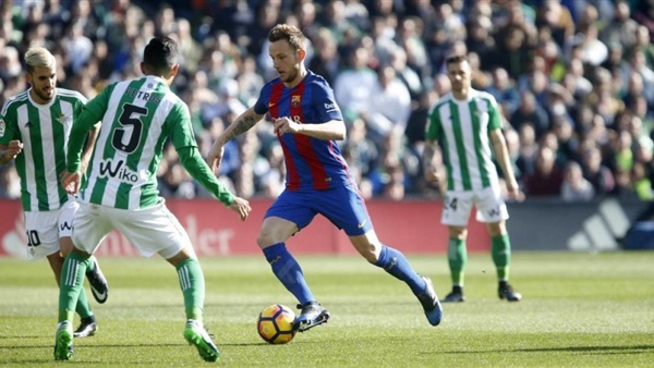 الشوط الأول.. التعادل السلبي يسيطر على لقاء برشلونة وبيتيس