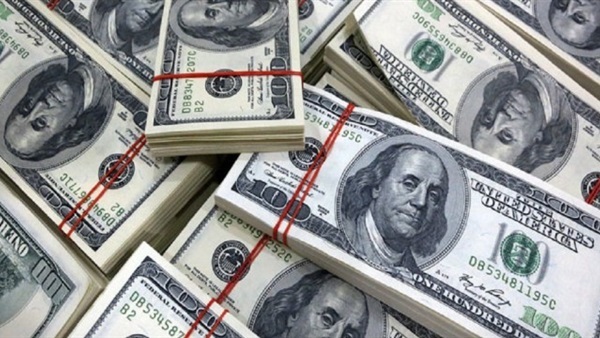 خبير مصرفي يطالب بالتوقف عن إصدار عملة 100 دولار لمكافحة الجريمة