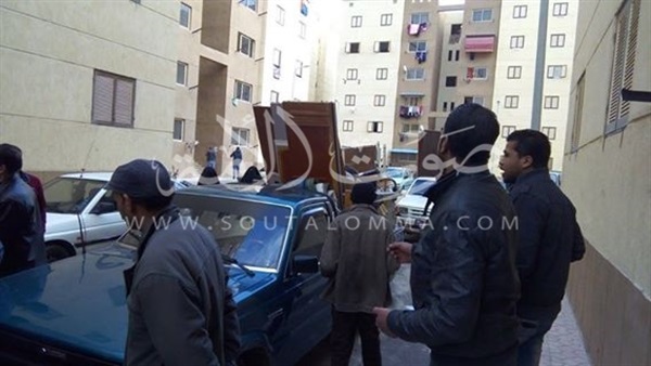 تسليم وحدات سكنية لعدد من أهالي القابوطي بمشروع الـ18 عمارة