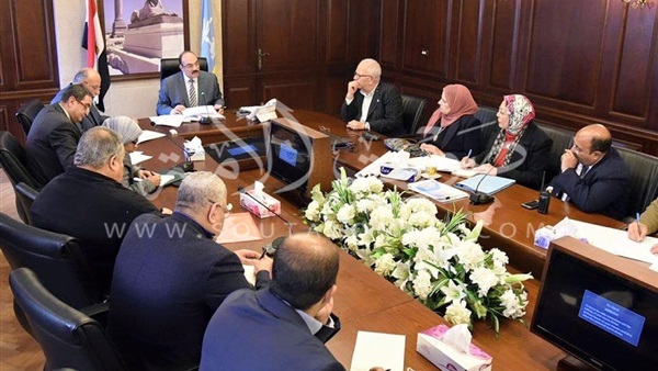 محافظ الإسكندرية يناقش إجراءات تسوية المديونية المستحقة لـ«نهضة مصر»