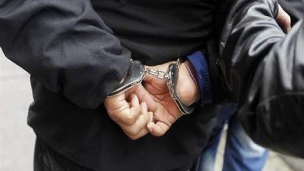 ضبط 3 أشخاص أثناء سرقتهم سيارة بصحراوي بني سويف‎