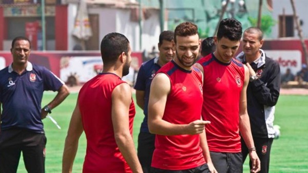 ثنائي الأهلي يتألقان في مران الفريق بالإمارات