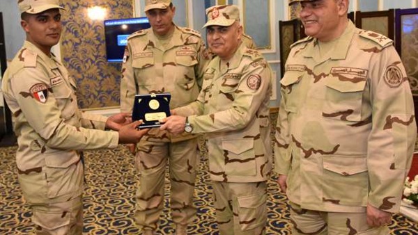 وزير الدفاع يلتقي برجال حرس الحدود (فيديو)