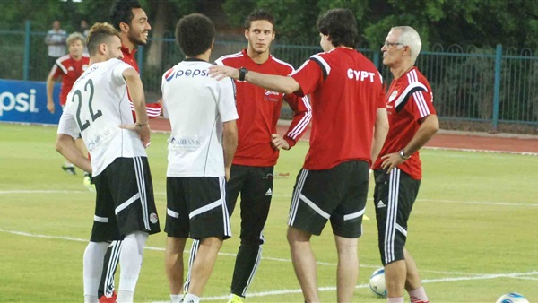 بعثة منتخب مصر تغادر الجابون متوجهة إلى القاهرة..تعرف على التفاصيل