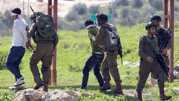 الاحتلال يعتقل 14 فلسطينيا ويستولى على أموال وممتلكات في القدس
