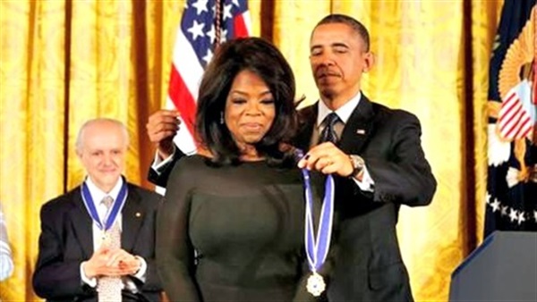 أوباما يمنح وسام الحرية لـ17 شخصية أمريكية