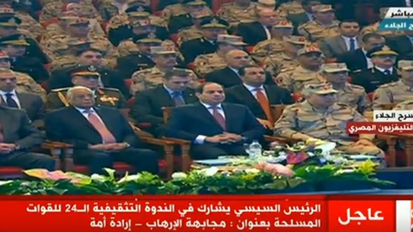 السيسي يشاهد فيلما تسجيليا عن الإرهاب (فيديو)