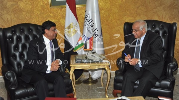 وزير النقل يبحث مع سفير الهند بالقاهرة سبل الاستثمار في مصر