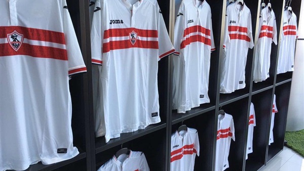 إقبال كثيف لشراء قميص الزمالك الجديد في أحد المتاجر الإماراتية
