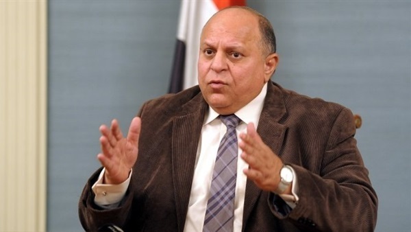 هاني محمود لـ«عبدالفتاح»: الوزير «وظيفة بلا مزايا» 