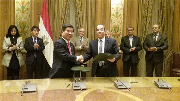 «العصار» يوقع مذكرة تفاهم مع كوريا في مجال تطوير الصناعة