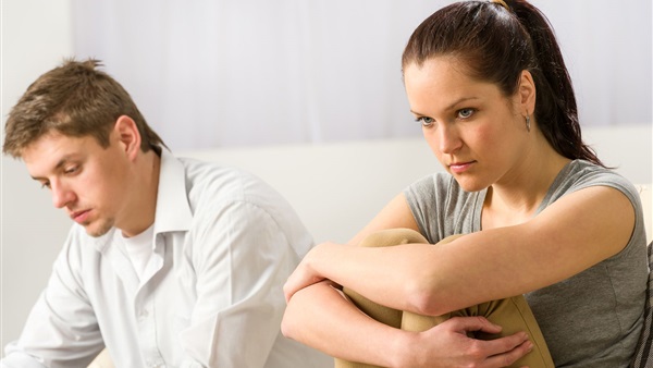 خبير علاقات أسرية: الخرس الزوجى ينتشر بعد سنوات قليلة من الزواج