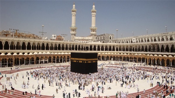 دعوات تقليل المعتمرين تقضي على فرص السياحة (تقرير)