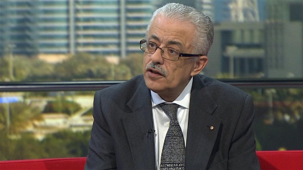 قرار «إلغاء التعريب» يدق أبواب وزير التعليم الجديد.. أولياء الأمور يطلقون حملة لإلغائه.. ويؤكدون: ما ذنب الطلاب في تقصير المسئولين.. ويطالبون «شوقي» بضع بصمة مضيئة في سجله