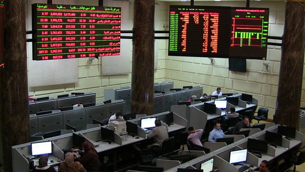 البورصة تغلق على تراجع.. ورأس المال السوقي يخسر 1.7 مليار جنيه 