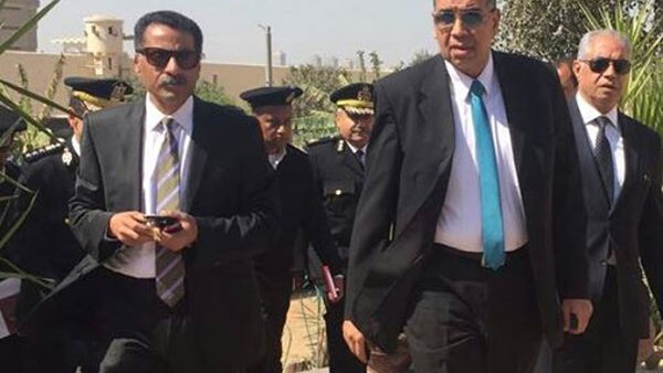 مدير مصلحة السجون يتفقد عنابر السياسيين بـ«طرة» في جولة مفاجأة