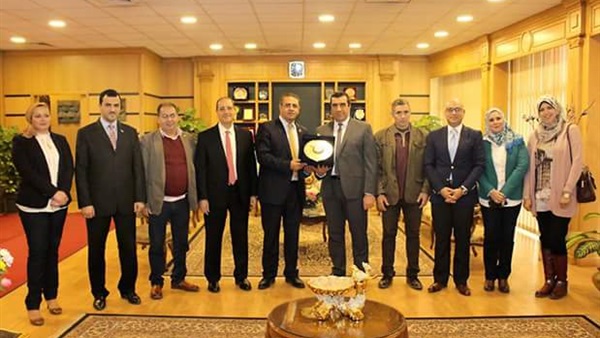جامعة المنصورة تبحث التعاون مع «بورتسموث» البريطانية